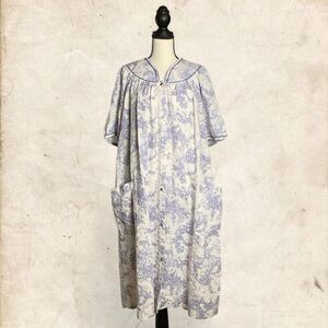 Blue and White Bird Print Women's Nightgown